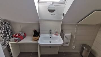 Combined shower/tub, hair dryer, towels, soap