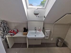 Combined shower/tub, hair dryer, towels, soap
