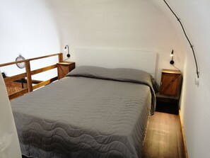 2 soverom, strykejern/-brett, wi-fi (inkludert) og sengetøy