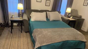 2 Schlafzimmer, Schreibtisch, Bügeleisen/Bügelbrett, Reisekinderbett