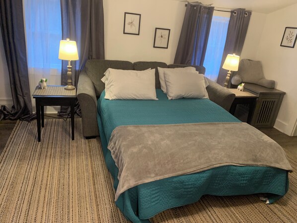 2 bedrooms, desk, iron/ironing board, travel cot