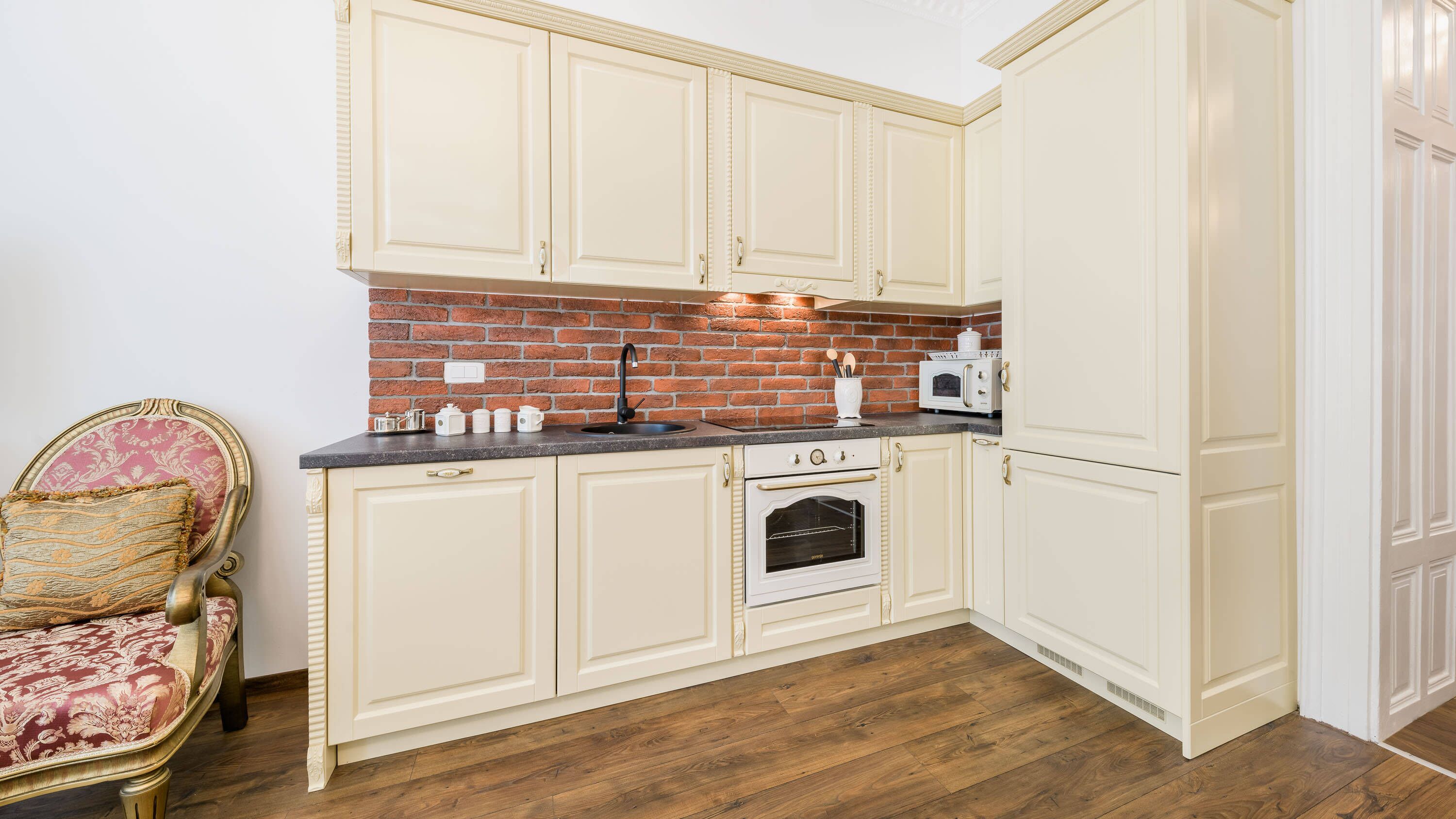 Réfrigérateur, four, plaque de cuisson, lave-vaisselle