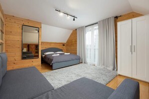 3 chambres, fer et planche à repasser, Wi-Fi, draps fournis