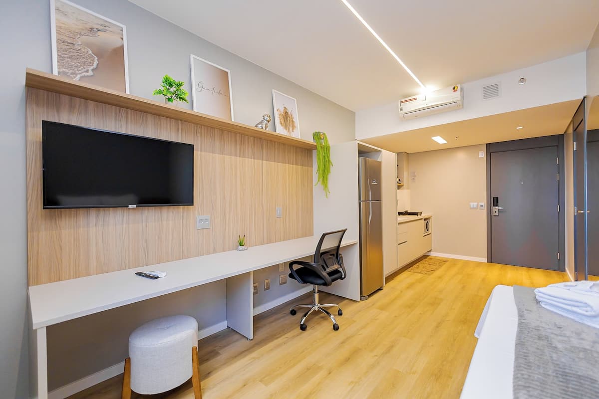 Helbor Stay Batel - HSB136 | 1 camera, ferro/asse da stiro, Wi-Fi gratuito, lenzuola