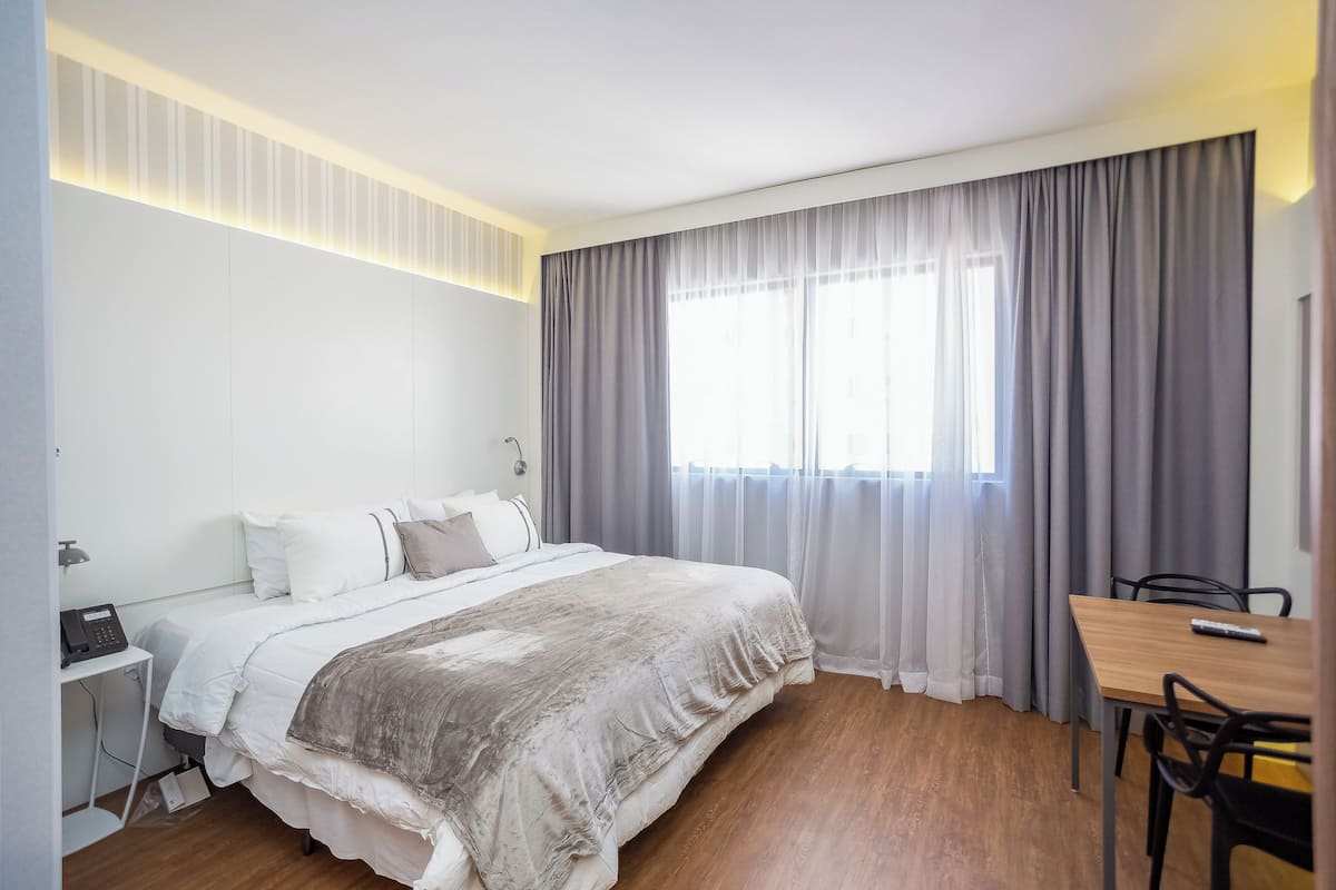 Helbor Stay Batel - HSB016 | 1 camera, ferro/asse da stiro, Wi-Fi gratuito, lenzuola
