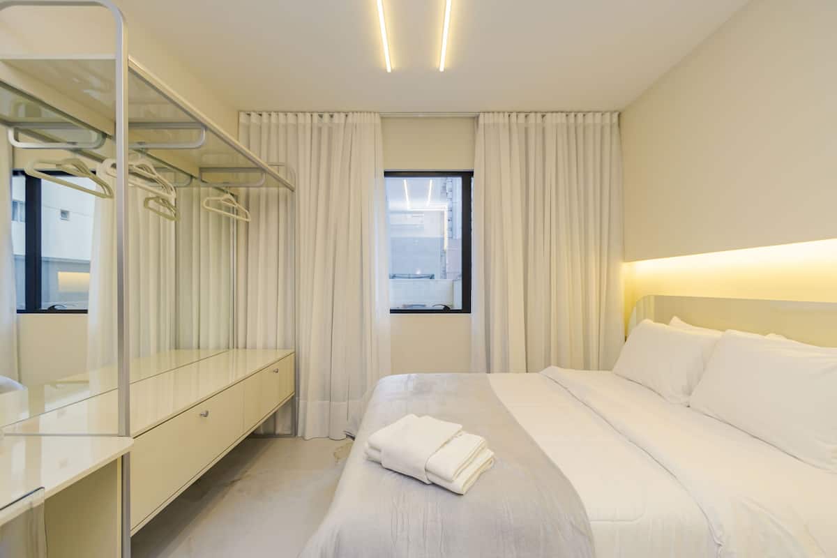 Helbor Stay Batel - HSB121 | 1 camera, ferro/asse da stiro, Wi-Fi gratuito, lenzuola