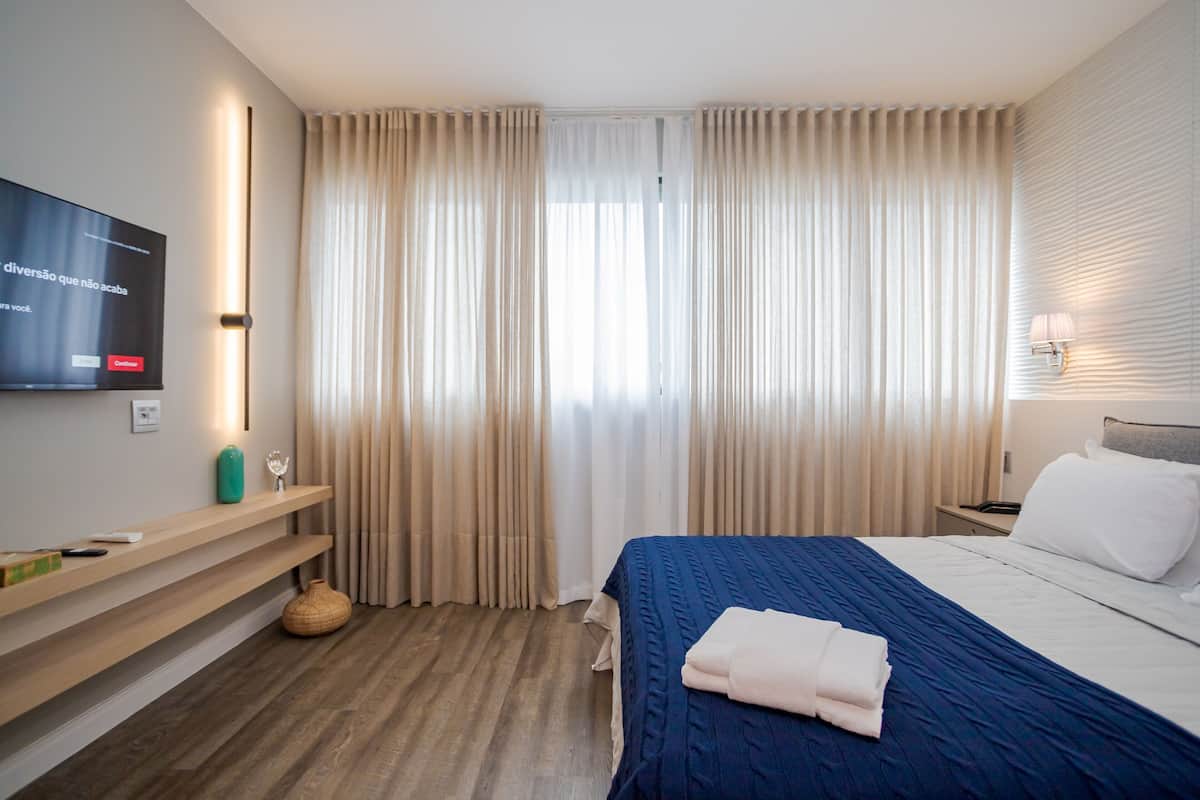 Helbor Stay Batel - HSB117 | 1 camera, ferro/asse da stiro, Wi-Fi gratuito, lenzuola