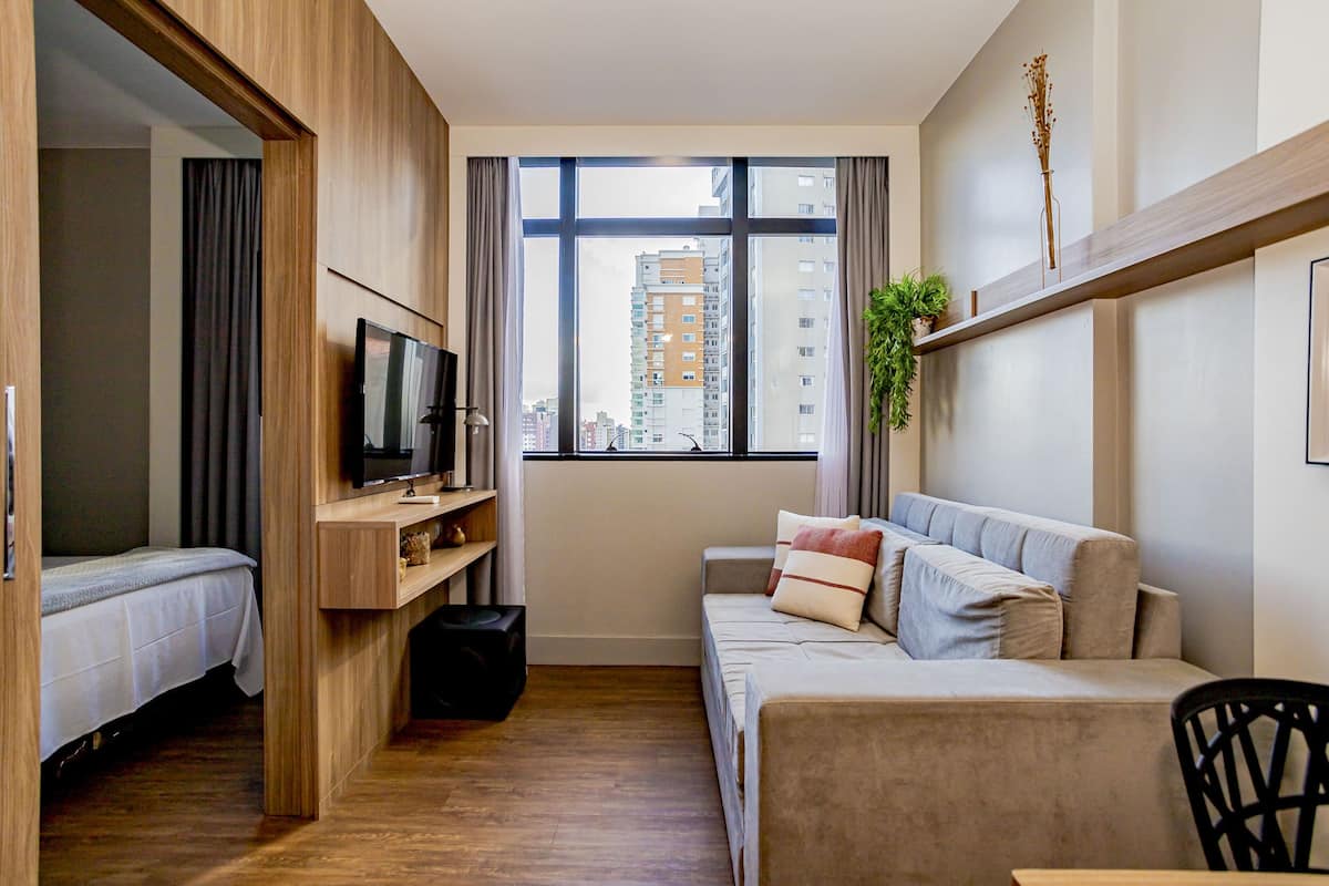 Helbor Stay Batel - HSB036 | 1 camera, ferro/asse da stiro, Wi-Fi gratuito, lenzuola