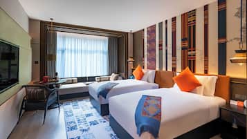 Kamar Standar, 2 Tempat Tidur Double | Seprai premium, minibar, brankas, dan ruang kerja ramah laptop