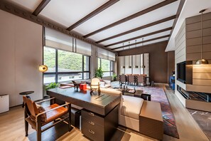 1 Bedroom Suite Dining Meeting | View from room - Hotel Indigo Jiuzhai by IHG (Ngawa Autonomous Prefecture)