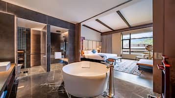 1 Bedroom Suite Dining Meeting | 1 bedroom, premium bedding, minibar, in-room safe