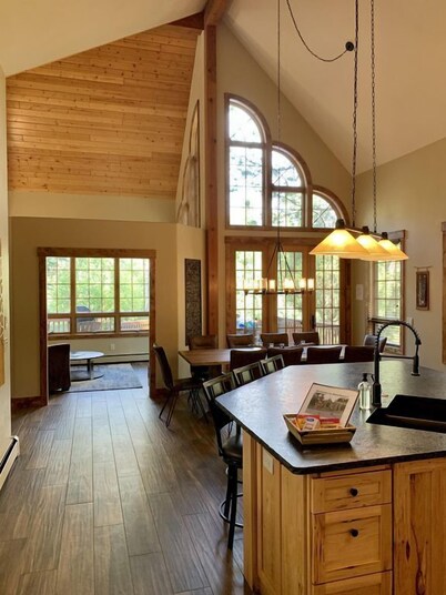 Luxury Mountain Home on Fall River!RV Gargage,Huge Hot Tub&Deck-RiverHouse, Estes Park CO