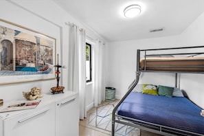 2 bedrooms, desk, iron/ironing board, WiFi