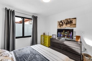 2 Schlafzimmer, Schreibtisch, Bügeleisen/Bügelbrett, WLAN