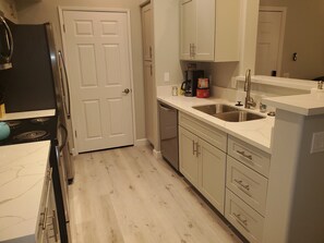 Microwave, oven, dishwasher, coffee/tea maker