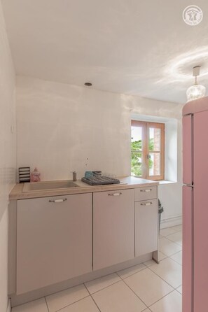 Microwave, oven, dishwasher, toaster - La Petite Ferme - Cussy EN Morvan (CUSSY EN MORVAN)