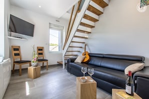 Fernseher, Kamin, DVD-Player, Tischtennisplatte