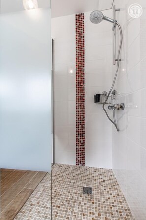 Shower, towels