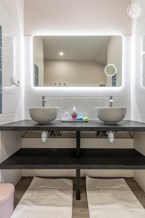 Douche, serviettes fournies