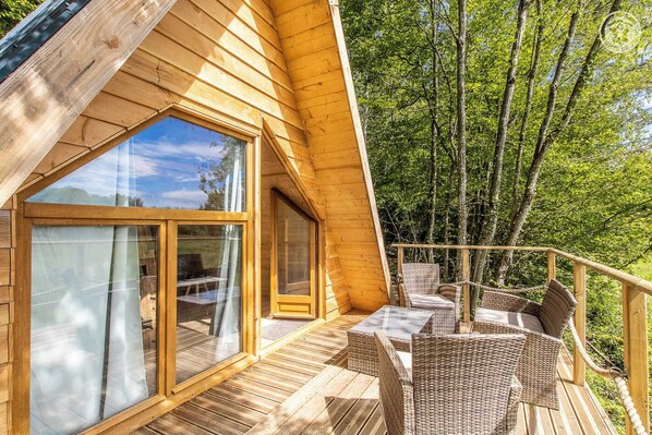 Terrace/patio - le Tipi du Trappeur - LA Chapelle Naude (LA CHAPELLE NAUDE)