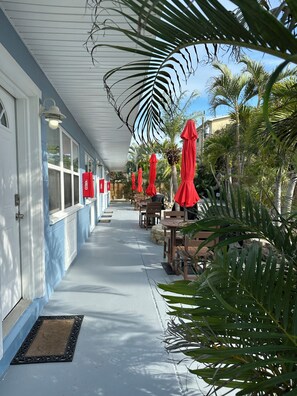 Property grounds - Coco Sands Studios (Cocoa Beach)