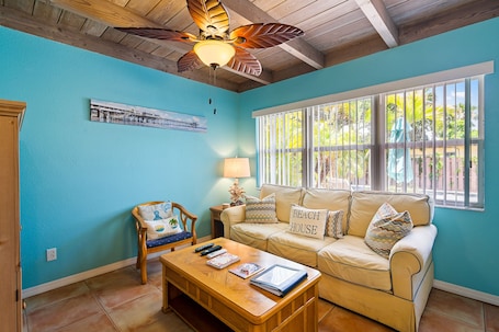 Comfort Studio Suite (THREE) | Living area | Flat-screen TV