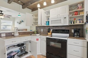 Comfort studio Suite (TWO) | Private kitchen - Coco Sands Studios (Cocoa Beach)