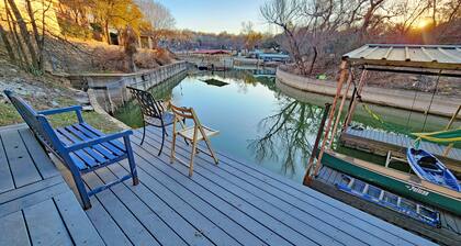 Huge 4 bedroom + loft lakehouse with private dock - 27 min north of Sundance Sq