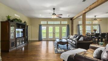 Téléviseur connecté, foyer, jeux vidéo, chaîne audio