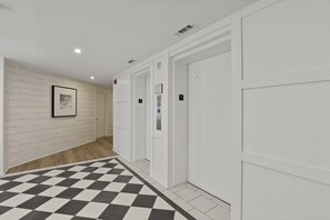 Interior - Upscale villa w/ balcony, pool, king suite, full kitchen – 5 mins to beach in Port Royal (Hilton Head Island)