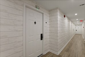 Interior - Upscale villa w/ balcony, pool, king suite, full kitchen – 5 mins to beach in Port Royal (Hilton Head Island)