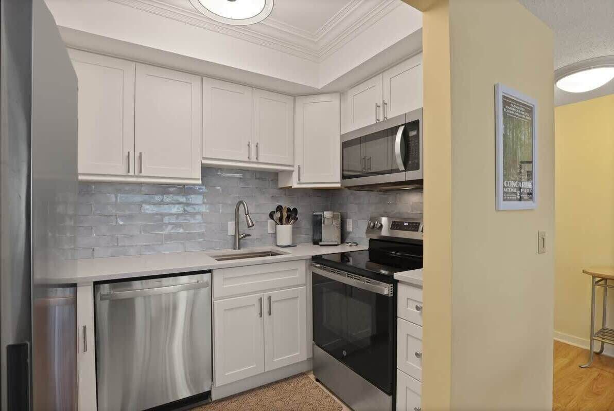 Refrigerador, microondas, parrilla de estufa y lavavajillas 