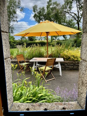 Outdoor dining - Grande maison meublée au calme à la campagne. (Lennon)