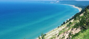 Lakefront cottage on Secluded Upper Herring Lake