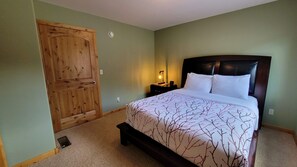 3 bedrooms, iron/ironing board, travel cot, free WiFi