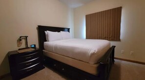 3 slaapkamers, een strijkplank/strijkijzer, reisbedje, gratis wifi