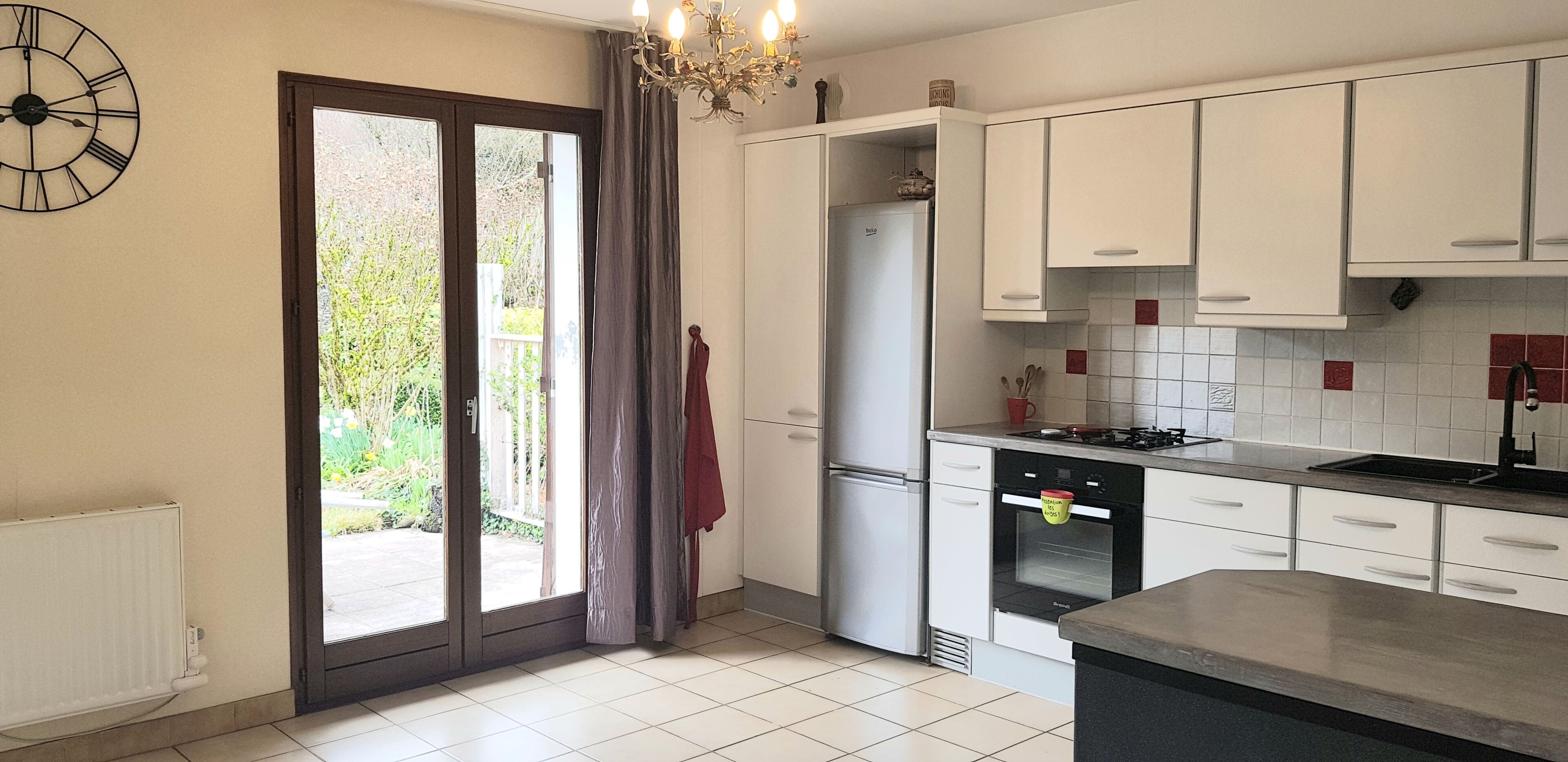 Réfrigérateur, four, plaque de cuisson, lave-vaisselle