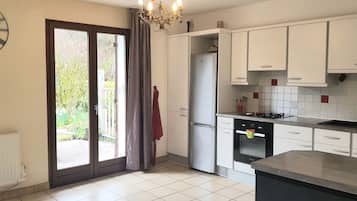 Réfrigérateur, four, plaque de cuisson, lave-vaisselle