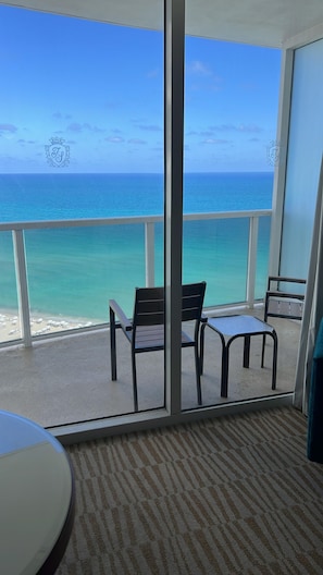 Interior - LuxurVacation - Beach Resort DIRECT OCEAN FRONT VIEW (Sunny Isles Beach)