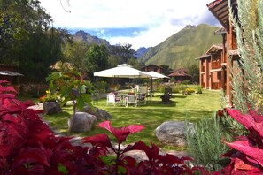 Property grounds - Lizzy Wasi, a TripAdvisor Hall of Fame hotel with 30% discount rate (Urubamba)