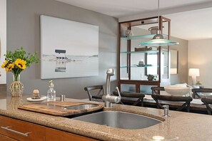 Interior - High End Oceanfront Home, a 2 min walk to Beach, Shops, Dining & More in Solana (Solana Beach)