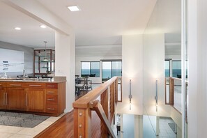 Interior - High End Oceanfront Home, a 2 min walk to Beach, Shops, Dining & More in Solana (Solana Beach)