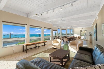 High End Oceanfront Home, a 2 min walk to Beach, Shops, Dining & More in Solana