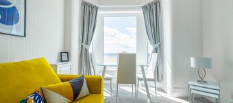 HIGHCLIFFE SEAVIEW SUITE - BEACH - PERFECT RETREAT