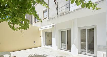 Apartment with patio, 5 minutes to railway station