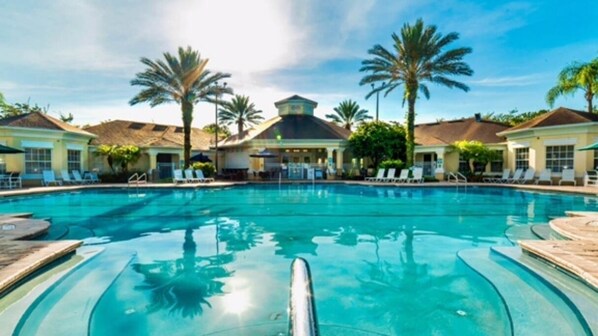 Ulkouima-allas, lämmitetty uima-allas