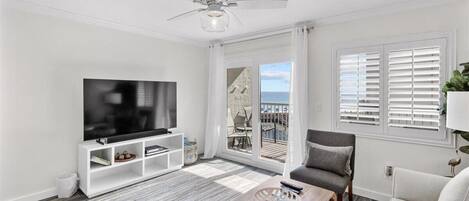 Fernseher, DVD-Player, Arbeitsbereiche