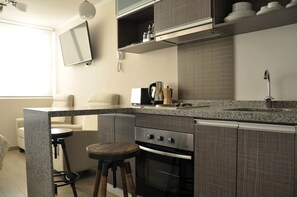 Fridge, microwave, oven, stovetop - Departamento Estudio Full Equipado Central con Estacionamiento Incluido (San Miguel)