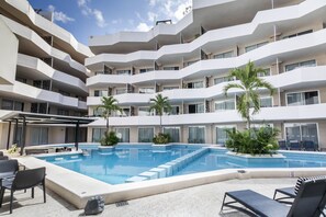 2 piscines extérieures
