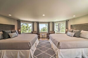 6 bedrooms, desk, iron/ironing board, Internet - Hot Tub, Pool Table: Luxe Reno Chalet w/ Mtn View! (Reno)